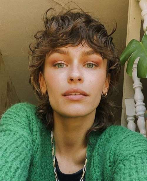 Coupe de cheveux longue Pixie pour cheveux bouclés