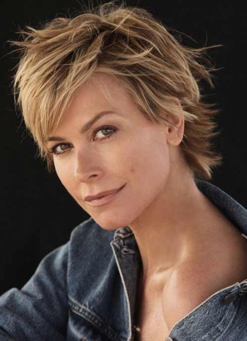 Lutin allongé à l'arrière de la tête pour les femmes