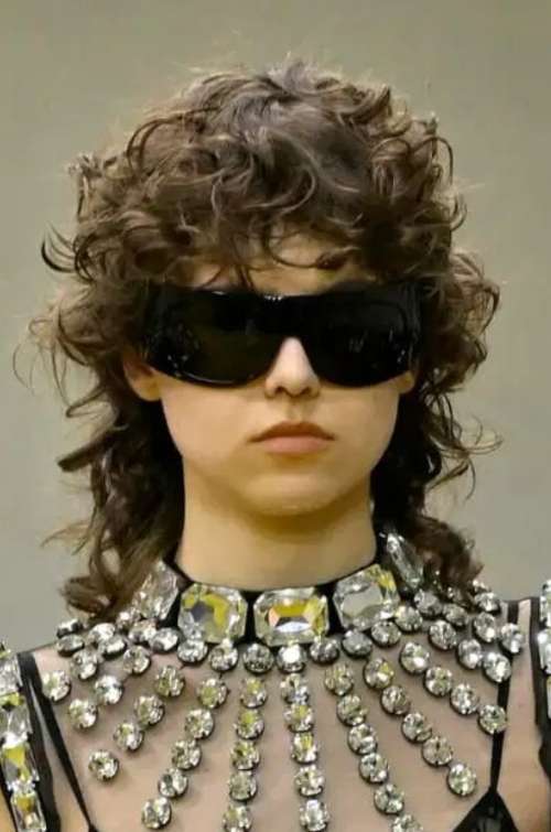 Coupe de cheveux avec défilé de mode