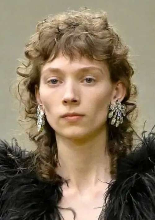 Coiffage pour cheveux bouclés