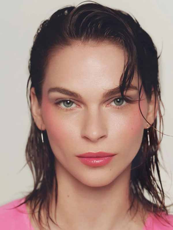 Tendance maquillage drapé rose 2023