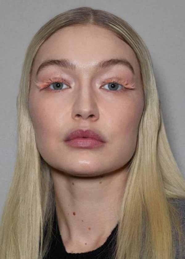 Tendance cils roses 2023