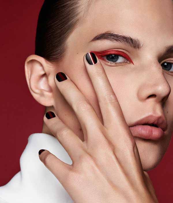 Flèches rouges sur les yeux