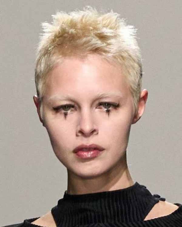 sourcils décolorés