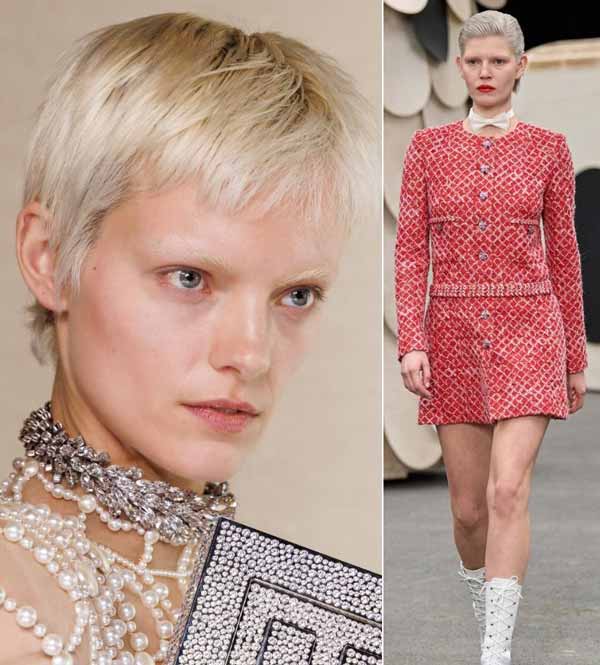 Maquillage Balmain 2023 avec des sourcils décolorés