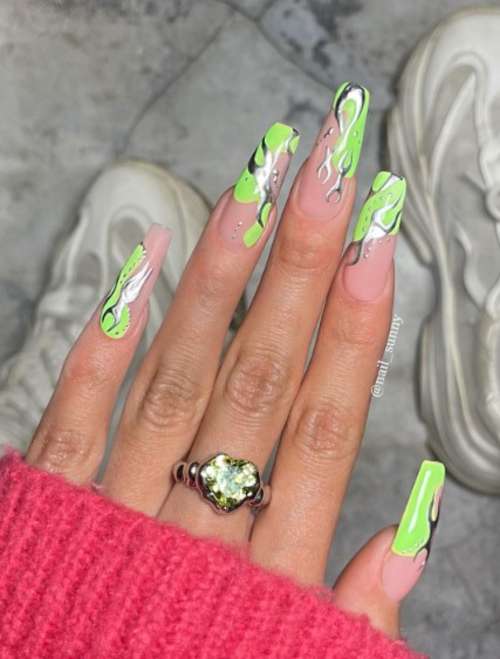 Manucure printanière élégante et lumineuse