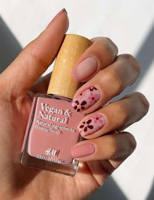 Manucure printanière nude