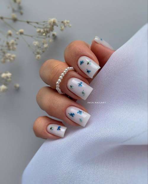 Dessins de printemps sur les ongles