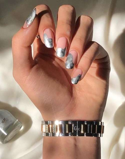 effet métallique sur les ongles