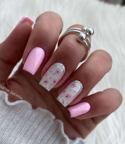 Manucure aux fleurs séchées