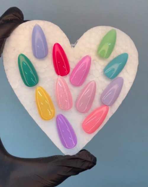 Une sélection de teintes de vernis à ongles stylées pour le printemps