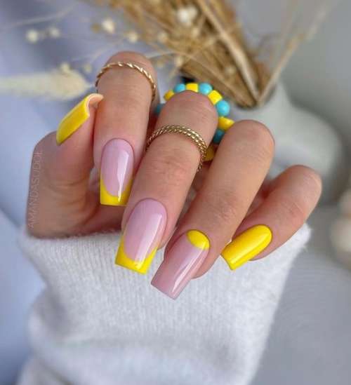 Manucure jaune éblouissante