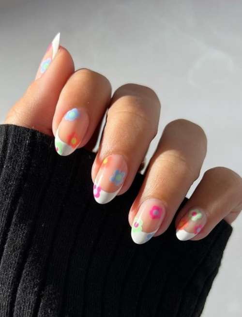 Manucure printanière élégante