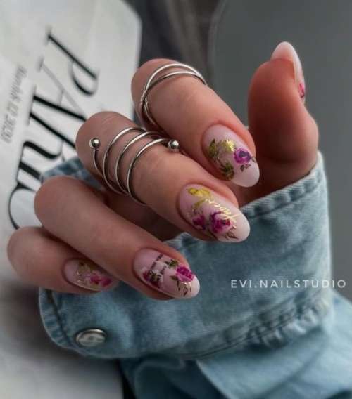 Manucure printanière élégante