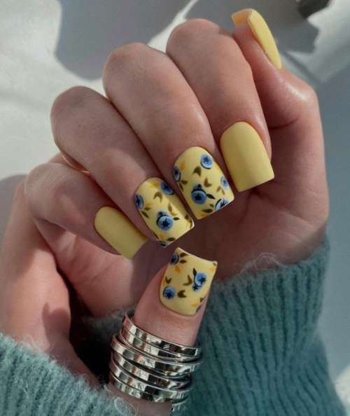 Manucure printanière élégante