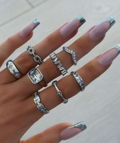 Manucure française en argent