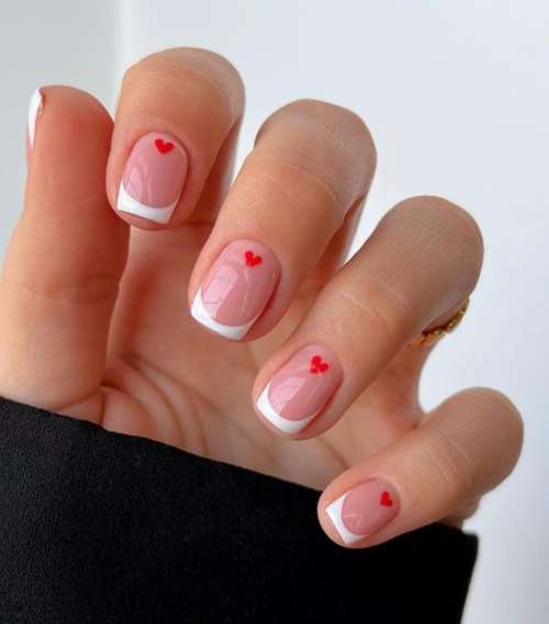 Blanc avec des coeurs