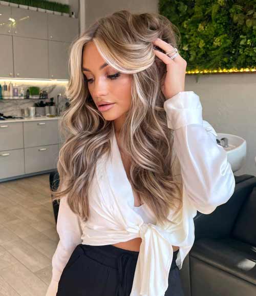 Coloration des cheveux en relief à la mode