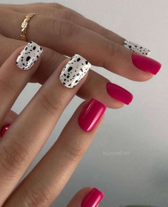 Manucure d'été rouge et blanche