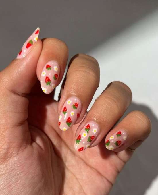 Dessins d'été sur les ongles