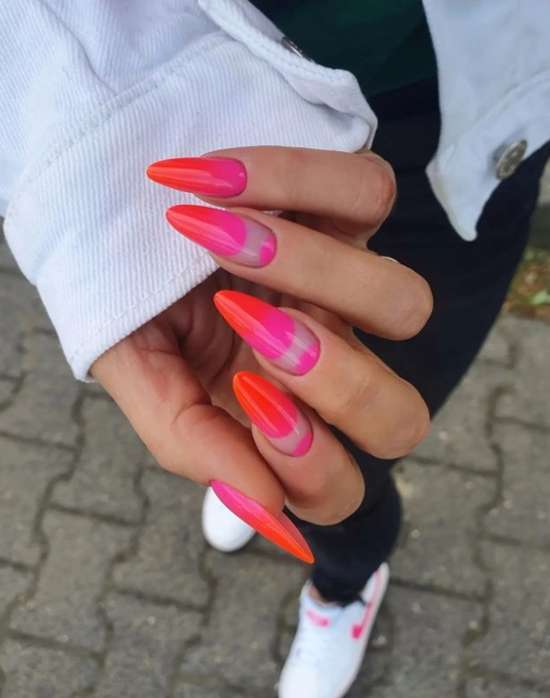 Manucure élégante pour les ongles longs