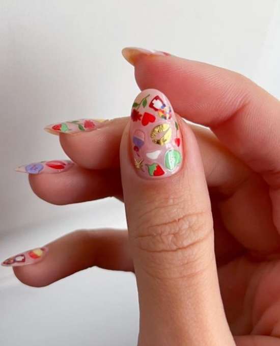 Ongles nail art d'été de longueur moyenne