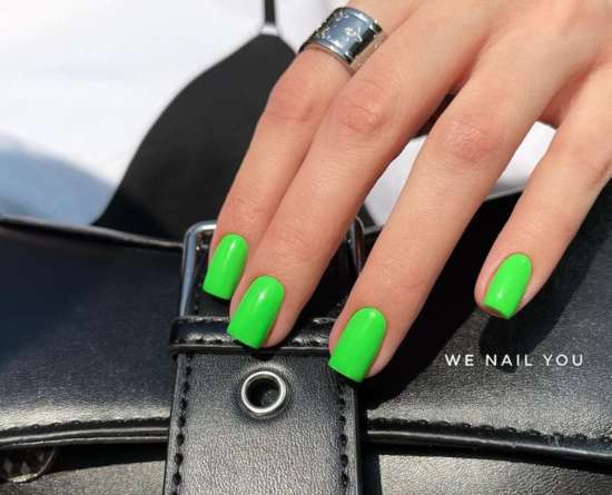 Été manucure vert clair