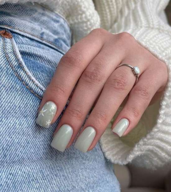 Manucure courte vert clair