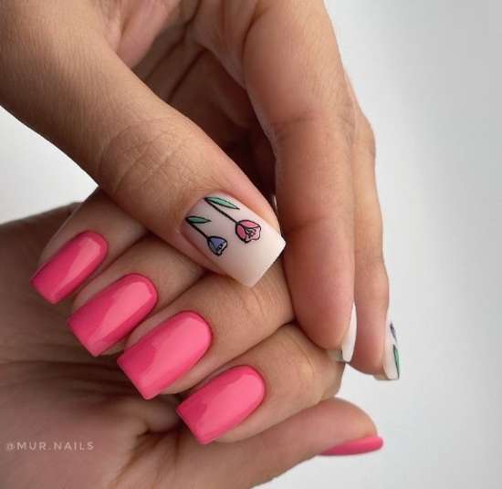 Conception florale d'ongles courts
