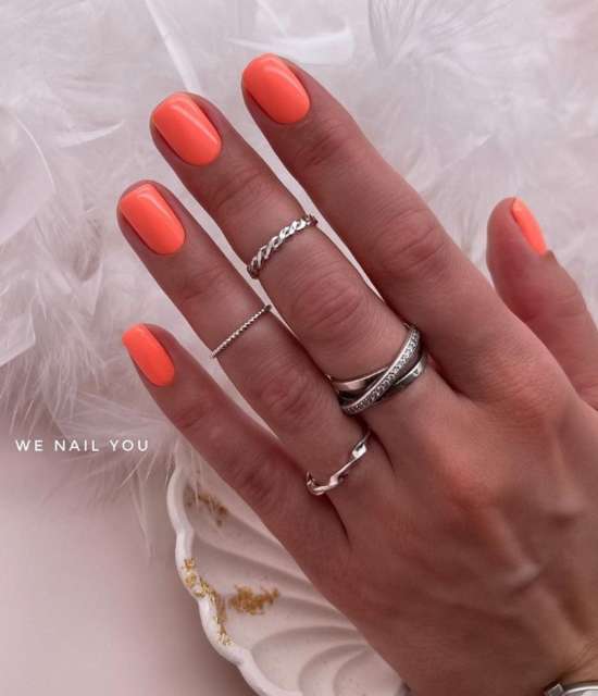 Manucure courte pêche