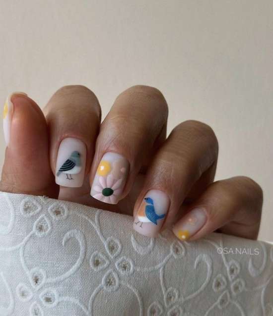 Conceptions de manucure pour les ongles courts d'été