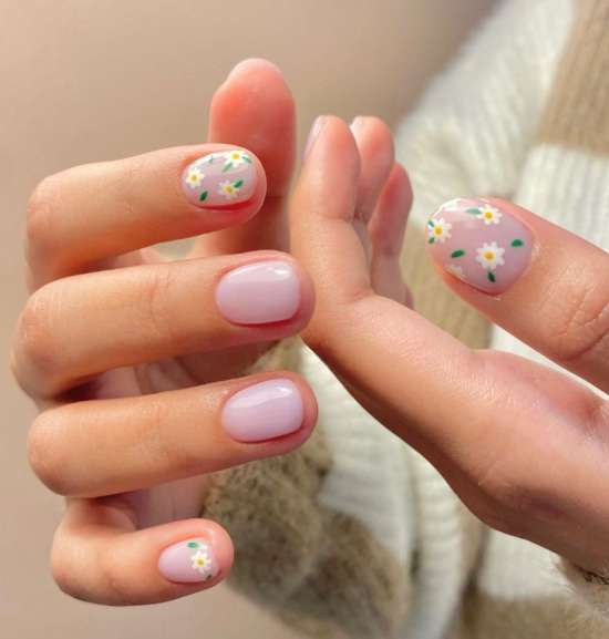 Manucure d'été à la coréenne