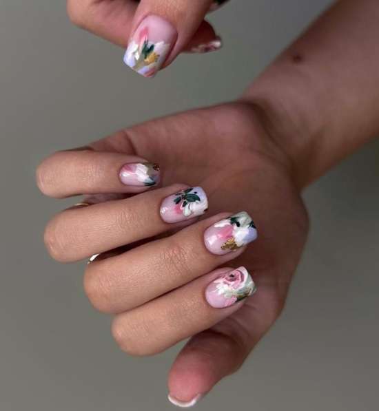 Courte manucure d'été