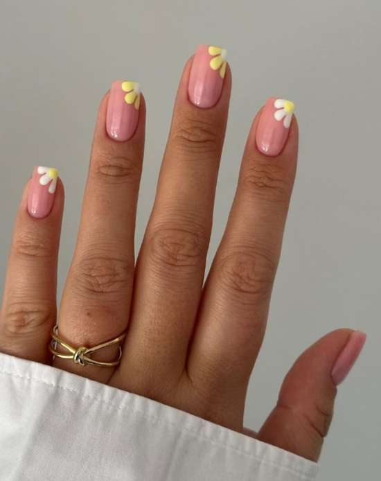 Manucure été 2023 pour ongles courts: design, photo