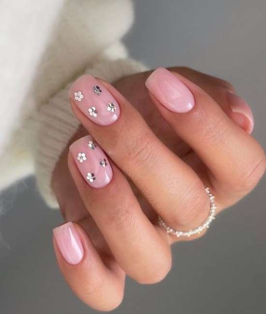 Manucure été 2023 pour ongles courts: design, photo