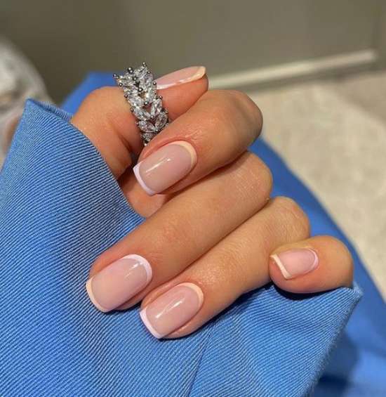 Manucure d'été pour ongles courts