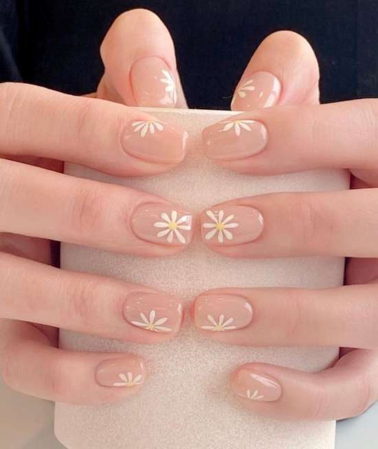 Manucure été 2023 pour ongles courts: design, photo