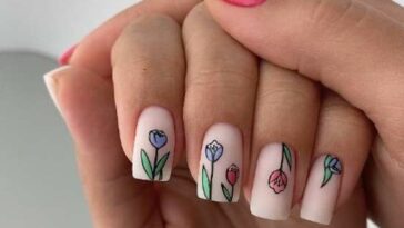 Manucure d'été pour la conception d'ongles courts