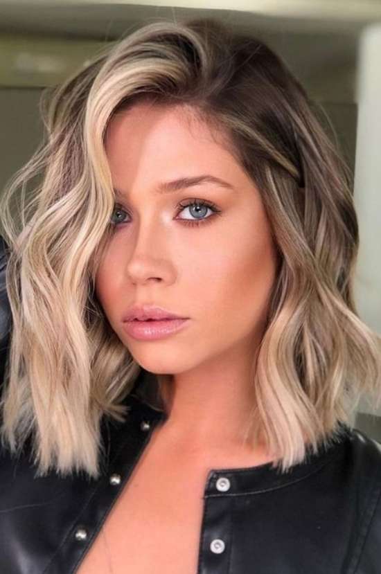 Coupe de cheveux pour cheveux mi-longs