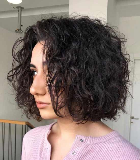 Coupe de cheveux Bob cheveux bouclés