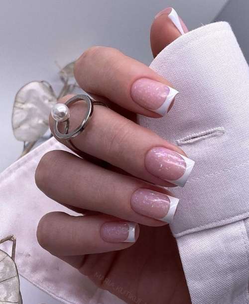 Veste blanche sur base brillante