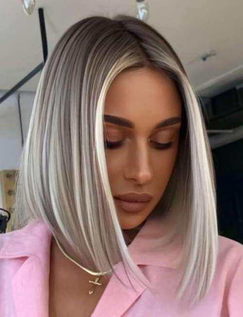 Coupe de cheveux longue couleur blond