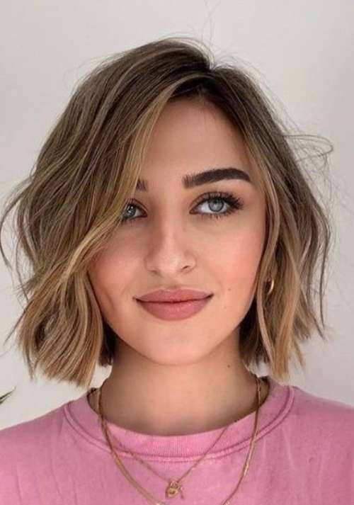 Photo d'une longue coupe de cheveux