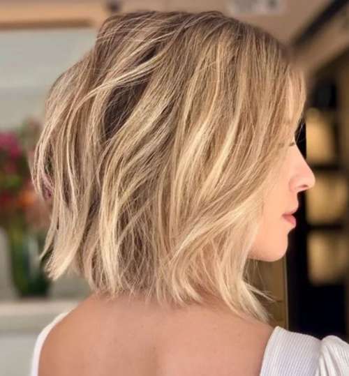 Photo d'une longue coupe de cheveux