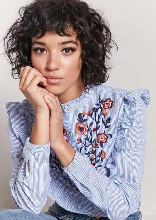 Coupes de cheveux courtes boucles