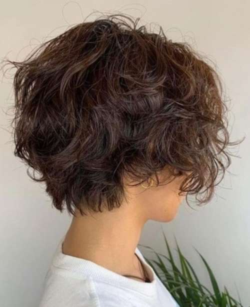 coupe de cheveux bouclés bixie