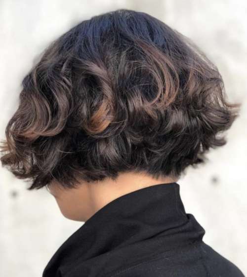 Bob bouclé vue de dos