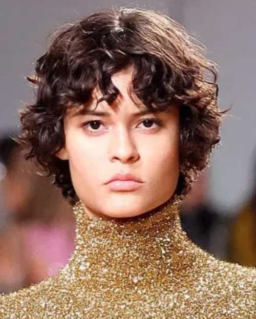 Cascade courte avec frange